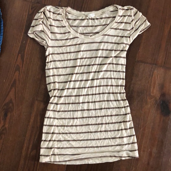 3 items pre owned 1 romper 1 shirt & - Picture 11 of 11